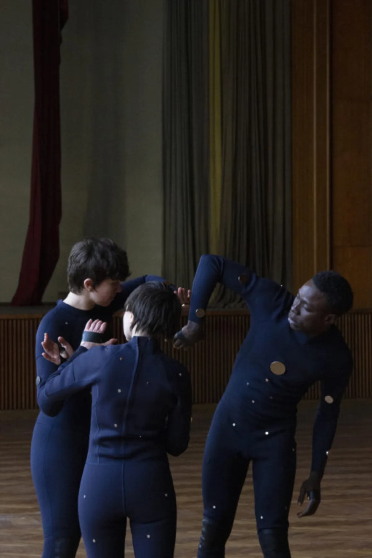 Between Bodies – Abbildung 1